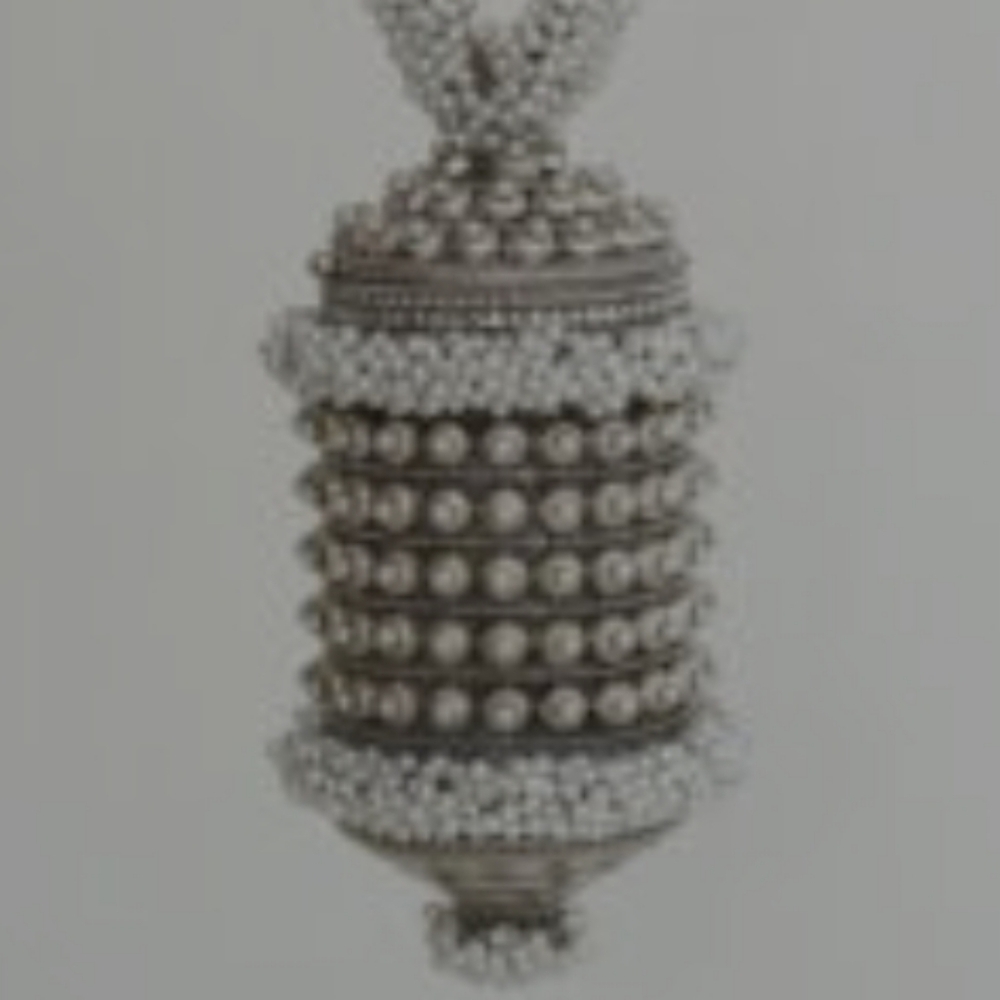 Elegant Silver Beaded Women's Bag - Picture 2 of 3